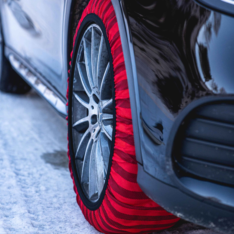 Cadenas para el coche o neumáticos de invierno: todo lo que hay que saber  para conducir con seguridad sobre nieve o hielo