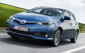 AURIS berlina