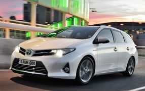 AURIS Touring Híbrido
