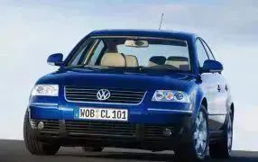 PASSAT con reposabrazos trasero con compartimentos