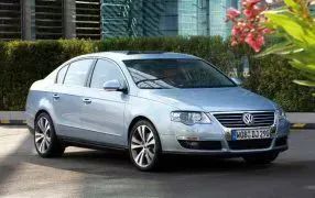 PASSAT con reposabrazos trasero con compartimentos